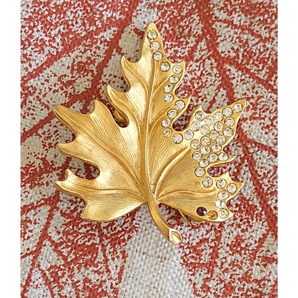 Vintage Leaf Brooch with Rhinestones - Stamped by Manufacturer - Picture 5 of 10